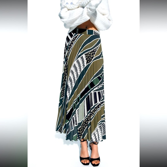 Zara Dresses & Skirts - Zara Pleated Skirt - Small